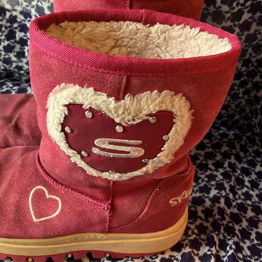 Vintage Y2K Skechers Girl’s pink suede hearts snow boots size 4 white faux fur